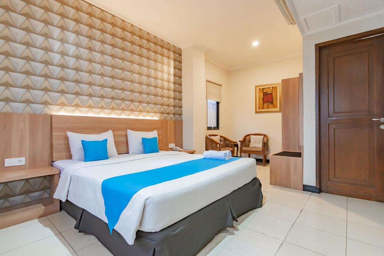 Cihampelas Hotel 2 Mitra Reddoorz Бандунг Экстерьер фото