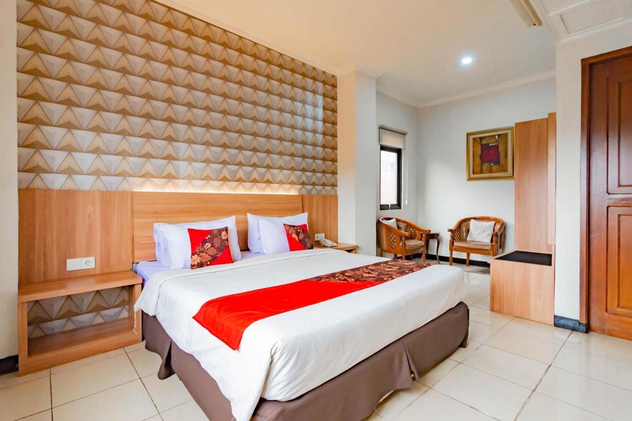 Cihampelas Hotel 2 Mitra Reddoorz Бандунг Экстерьер фото