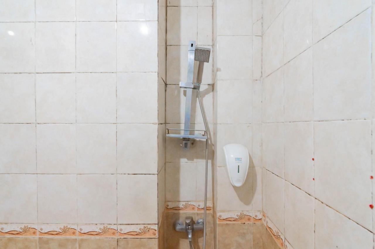 Cihampelas Hotel 2 Mitra Reddoorz Бандунг Экстерьер фото