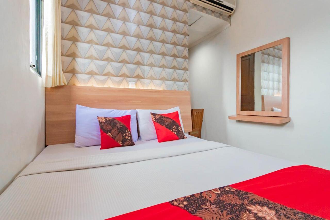 Cihampelas Hotel 2 Mitra Reddoorz Бандунг Экстерьер фото