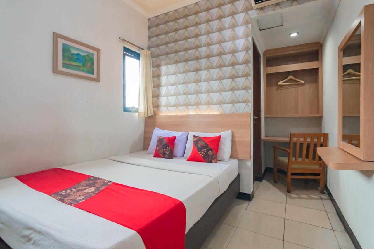 Cihampelas Hotel 2 Mitra Reddoorz Бандунг Экстерьер фото
