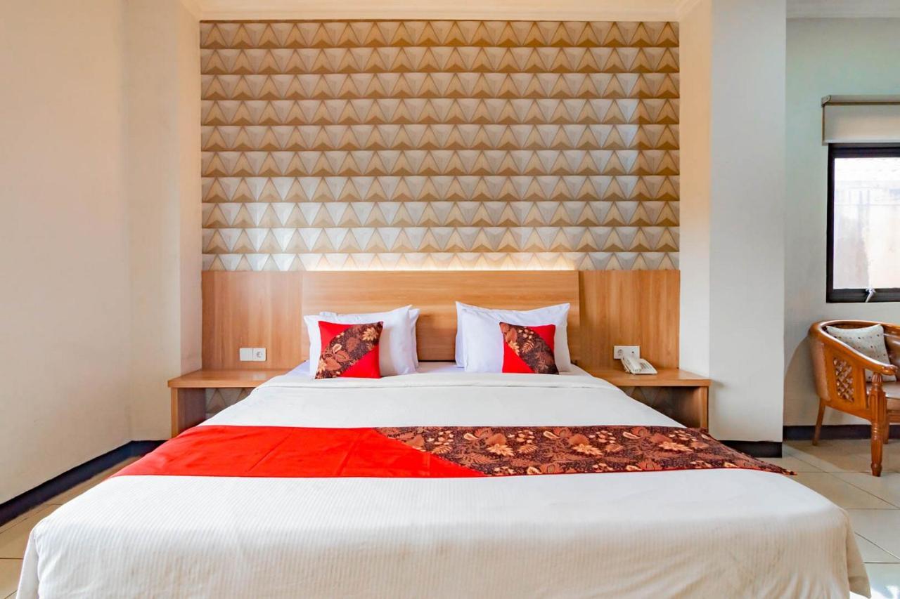 Cihampelas Hotel 2 Mitra Reddoorz Бандунг Экстерьер фото