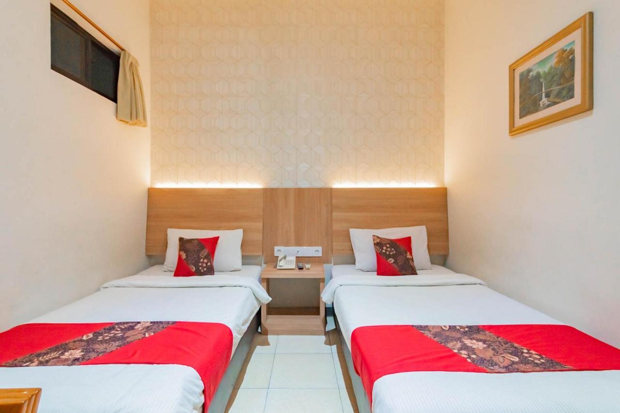 Cihampelas Hotel 2 Mitra Reddoorz Бандунг Экстерьер фото